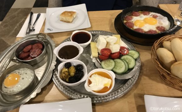 トルコの朝食【MADO】